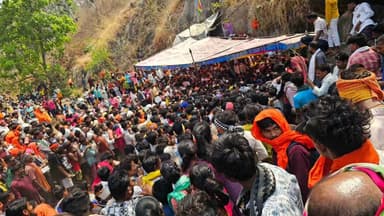 जिले के छुईखदान विकासखंड स्थित ग्राम ठाकुरटोला की ऐतिहासिक मंडीप खोल गुफा के कपाट वर्ष में केवल एक बार, अक्षय तृतीया के ...