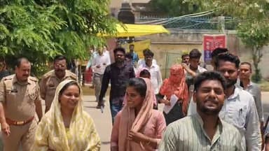 कड़ी #धूप में #परीक्षा केंद्र से #बाहर #निकलते उत्तर प्रदेश होमगार्ड भर्ती परीक्षा के #अभ्यर्थी...
#todaymirzapur
#m...