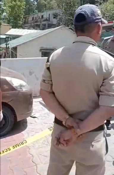 नैनीताल: वरिष्ठ अधिवक्ता पूरण सिंह भाकुनी ने कार में खुद को गोली मारकर की आत्महत्या, सुसाइड नोट बरामद
उत्तराखंड की पर्य...