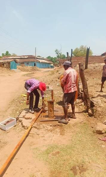 जिले में पड़ रही भीषण गर्मी और गहराते जल संकट के बीच लोक स्वास्थ्य यांत्रिकी विभाग (PHE) ने पेयजल व्यवस्था को सुचारू बनान...
