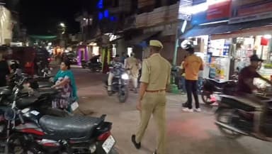 #शंकरगढ़ सदर बाजार में सड़क तक सामान फैलाने पर होगी कार्रवाई
थाना अध्यक्ष सुशील दुबे की सख्त चेतावनी
प्रयागराज शंकरगढ़...