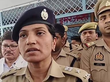 #फर्रुखाबाद: ऑटो-डीसीएम की भीषण भिड़ंत में 3 की मौत, एक दर्जन घायल
चाचूपुर मोड़ पर ऑटो और डीसीएम में जोरदार टक्कर
हादस...