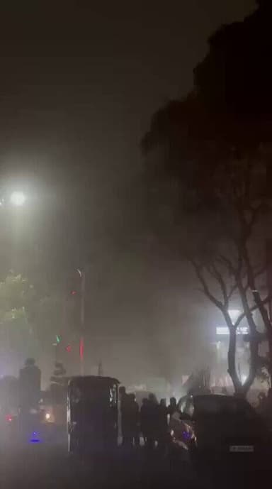 #नोएडा के लोगों को थोड़ी गर्मी से राहत मिली , तेज आंधी के साथ मौसम का बदला मिजाज ! #noida #greaternoida #weather https:/...