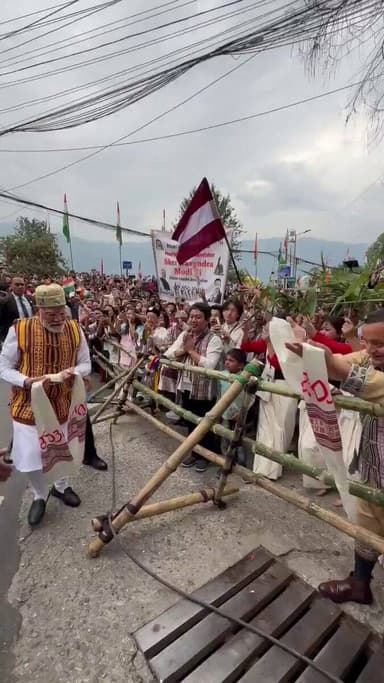 पश्चिम बंगाल में चुनाव प्रचार थमा भी नहीं कि नरेंद्र मोदी सीधे सिक्किम पहुंच गए।
चुनाव से विकास तक—PM का ताबड़तोड़ दौरा...