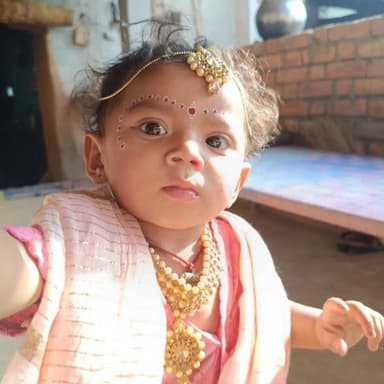 ଆପଣ ମାନେ ଦୀପାଳି କେ ଚିହ୍ନି ପାରୁଛନ୍ କି ନାଇଁ ? ମନେ ରଖିଛନ୍ ନା ଭୁଲି ଗଲେନ |
ହେଲେ ଆଏଜ ତାର୍ ଜନମ ଦିନ୍ ଆଏ | ଝିଅ 'ଦିପାଳୀ' ମାଁ ସମଲ...