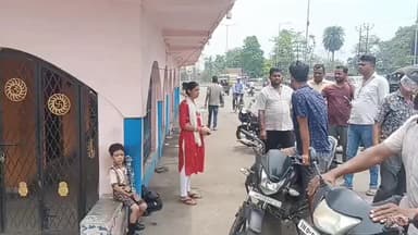 आदित्यपुर गम्हरिया: गम्हरिया ब्लॉक के पास दिनदहाड़े महिला से छिंतई, पार्षद और जेएलकेएम नेता ने कहा- कोई सुरक्षित नहीं