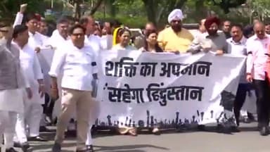 पार्लियामेंट स्ट्रीट: दिल्ली की मुख्यमंत्री रेखा गुप्ता ने संसद में संविधान बिल पास न होने पर भाजपा विधायकों के विरोध मार्च का नेतृत्व किया