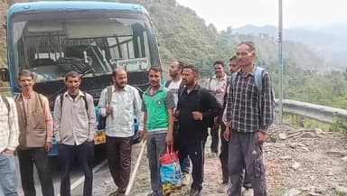 मछराली माता मंदिर के पास भाला से चंबा आ रही एचआरटीसी की बस खराब हो गई, जिससे लोगों में भारी रोष । #ChambaNews #highlight...
