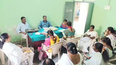 అసిఫాబాద్: వాంకిడి పీహెచ్సీలో నెలవారీ సమీక్షా సమావేశం నిర్వహించిన మండల ఆరోగ్య విస్తీర్ణ అధికారి రవిదాస్