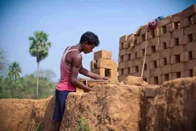 ମାଲକାନଗିରି: ମାଲକାନଗିରିରେ ଶ୍ରମିକଙ୍କ ସ୍ଵେଚ୍ଛାକୃତ ପ୍ରବାସ: ମଧ୍ୟସ୍ଥିଙ୍କ ହସ୍ତକ୍ଷେପ ନଥିବା ସ୍ପଷ୍ଟ କଲା ଜିଲ୍ଲା ଶ୍ରମ କାର୍ଯ୍ୟାଳୟ