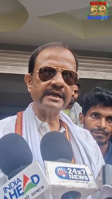 एक बार फिर लक्ष्मी नर्सिंग होम के बाहर हंगामा, नवजात मृतक के परिजन बैठे हैं धरने पर।
#manish #public #hilights #jharkhan...