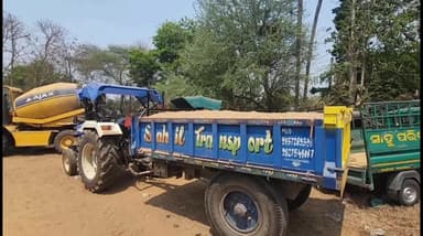 ଛେଣ୍ଡିପଦା: ଛେଣ୍ଡିପଦା ଅଞ୍ଚଳରୁ ବେଆଇନ୍ ବାଲି ବୋଝେଇ ହାଇୱା ଓ ଟ୍ରାକ୍ଟର ଜବତ