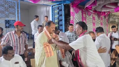 ଅନୁଗୋଳ: କଟରାପଡ଼ା ଗ୍ରାମରେ ହେଉଥିବା ଚନ୍ଦନ ଯାତ୍ରାରେ ଯୋଗ ଦେଲେ ପାଳଲହଡା ବିଧାୟକ