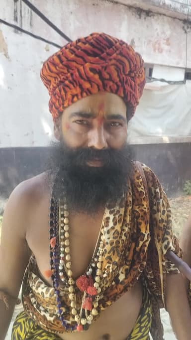 तहसील धौरहरा के विकास खंड रमिया बेहड के ग्राम पंचायत कफारा में साधु-संतों पर हमला