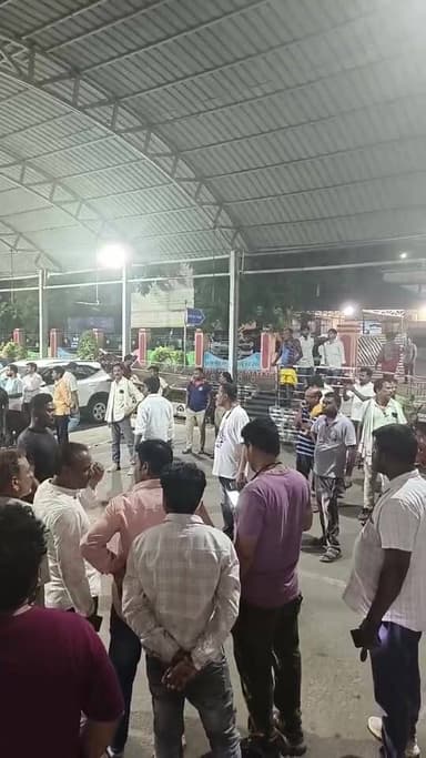 SMS News Bureau Rourkela
ରାଉରକେଲା ରୁ ମଙ୍ଗଳପୁର ଯାଉଥିବା ଘରୋଇ ପ୍ରମିଳା ବସ୍ ଚାନ୍ଦିପୋଷ ଠାରେ ହାଓ୍ବ। ସହ ମୁହାଁମୁହିଁ ଧକ୍କା। ଅଧିକ...