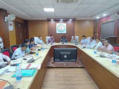 सूरजपुर में 'सुशासन तिहार 2026' की तैयारी!
कलेक्टर श्री एस. जयवर्धन की अध्यक्षता में आयोजित समय-सीमा बैठक में आगामी 'सु...