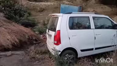 नवाबगंज: देवा-कुर्सी रोड पर बेकाबू कार ने दो दुकानों को मारी टक्कर, भैंस की मौत, बच्ची घायल