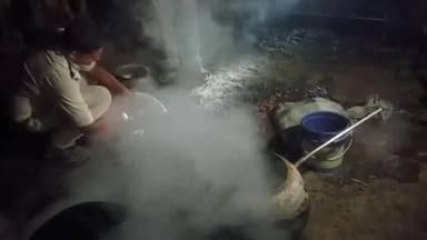 ବୌଦ୍ଧ ସଦର: ମଥୁରା କୁଡାସାହିର ବେଆଇନ୍ ମଦ ରନ୍ଧା ଆଡ଼ଡା ଉପରେ ଅବକାରୀ ଓ ପୋଲିସ ପକ୍ଷରୁ ଚଢାଉ