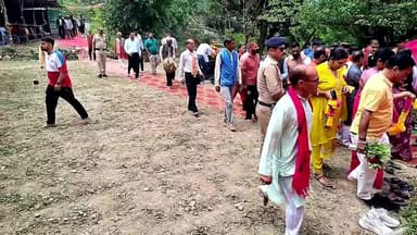 #BreakingNews #उत्तरकाशी जनपद के बड़कोट क्षेत्र के नगाणगांव पहुंचे भाजपा प्रदेश अध्यक्ष महेंद्र भट्ट श्रीमद भागवत महापु...