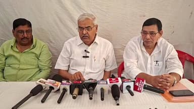 धनबाद, गांधी सेवा सदन में वियाडा के पूर्व अध्यक्ष विजय झा ने भू धंसान और अवैध कोयला उत्खनन पर किया प्रेसवार्ता देखिए 99 ...