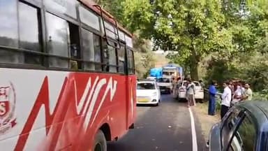 देहरा NH-503 पर सड़क हादसा, 4 घायल
Ashish Sharma
#timesofhimachal
देहरा NH-503 पर एक अनियंत्रित कार पेड़ से टकरा गई, ज...
