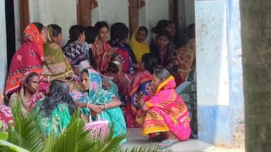 *ব্রেকিং: সাগরে ইভিএম বিভ্রাট! মুড়িগঙ্গা-২ পঞ্চায়েতের ২১ নম্বর বুথে দীর্ঘক্ষণ ভোট বন্ধ; হয়রানির শিকার ভোটাররা*
অমিত মণ্...