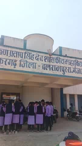 अरुण प्रताप सिंह देव शा महाविद्यालय कॉलेज शंकरगढ़ के फाइनल ईयर वाले स्टूडेंट का लास्ट एग्जाम ओर कॉलेज जिसमें उन्होंने