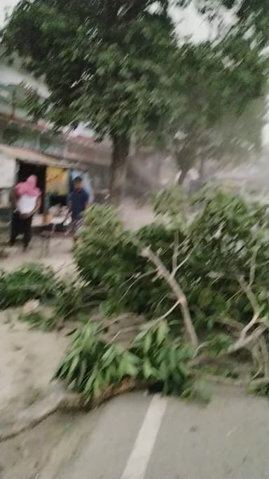 शादियाबाद में आधी आई 29/04/2026