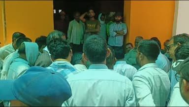 चार दिन से सर्वर डाउन होने की समस्या से परेशान किसानों ने जताया विरोध मौके पर पहुंचे अपर कलेक्टर कृषि अधिकारी #reel #bur...
