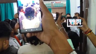 कांग्रेस कार्यकर्ता और पुलिस के बीच हुई थी की नोकझोंक जिला अस्पताल के इमरजेंसी कक्ष के अंदर
#fbreels #viralreelschalle...