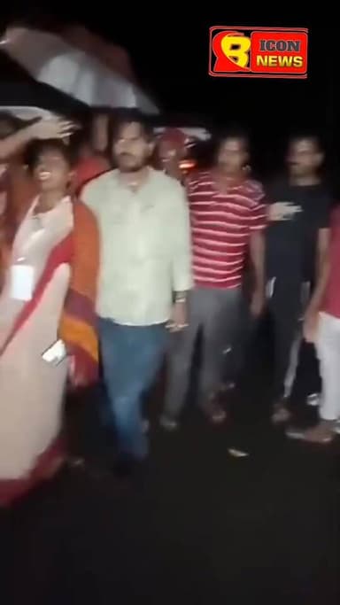 রাতের অন্ধকারে কোন পুলিশ বা সেন্ট্রাল বাহিনী ছাড়াই ইভিএম বাক্স নিয়ে যাওয়াকে কেন্দ্র করে উত্তেজনা কুলতলিতে। হাতে নাতে ...