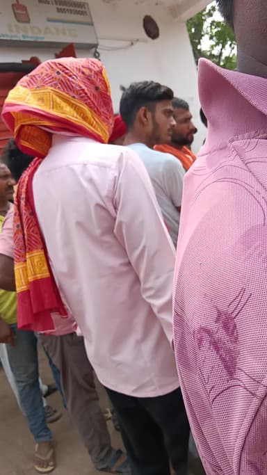 Gramin vitrak Mukundpur charpokhari, bhojpur !!!I.
NDIAN GAS ⛽ AGENCY-pe agency malik rangdari se public pe haath utha