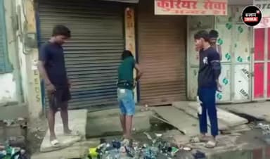 बिहार के हाजीपुर मे नाला सफाई के दौरान मिली शराब की हजारों बोतल #news #video #salamindia18 #biharnew
