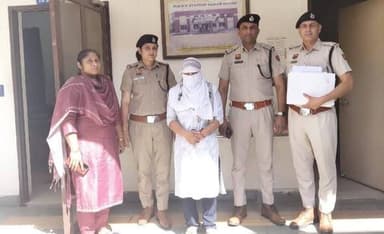 बीमा और जमीन के लालच में पति की हत्या की साजिश: पत्नी गिरफ्तार
चरखी दादरी:-
चरखी दादरी में बीमा और जमीन के लालच में प...