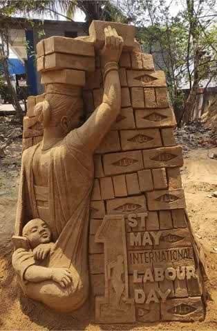 राष्ट्र निर्माण के आधार स्तम्भ हैं श्रमिक।
#अंतर्राष्ट्रीय_श्रमिक_दिवस के अवसर पर सभी को शुभकामनाएं।