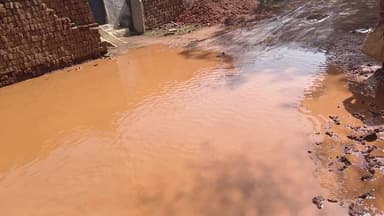 खस्ताहाल रास्ते उस पर गढ्ढे ओर लगातार भरा गंदा पानी ...दीवान जी कॉलोनी वार्ड न. 12 ...प्रशासन की आंखे बंद