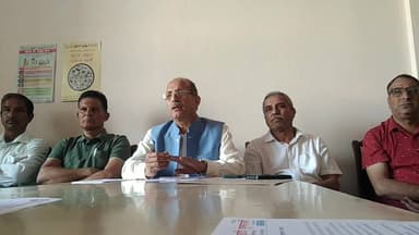 संस्कार सोसाइटी घुमारवीं के संस्थापक महेंद्र धर्माणी प्रेस वार्ता को सम्बोधित करते हुए:---