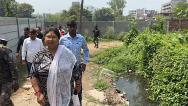 जलजमाव की समस्या को लेकर श्याम बिहारी कॉलोनी पहुँचे धनबाद महापौर