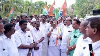 തിരുവനന്തപുരം: ജില്ലാ ചുമട്ടു തൊഴിലാളി കോൺഗ്രസ്സിന്റെ മേയ് ദിന സമ്മേളനം ആശാൻ സ്ക്വയറിന് മുന്നിൽ രമേശ് ചെന്നിത്തല ഉദ്ഘാടനം ചെയ്തു
