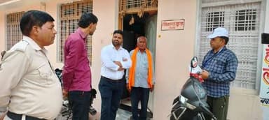 एसडीएम ने दतिया शहर के वार्डो का किया भ्रमण
अनुविभागीय अधिकारी (राजस्व) दतिया श्री लोकेन्द्र कुमार सरल ने नगर पालिका ...