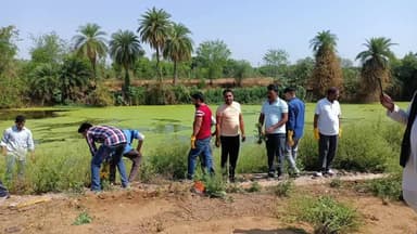 नौगांव: भड़ार नदी घाटों और मुक्तिधाम में स्वच्छता अभियान, समाजसेवियों ने किया श्रमदान