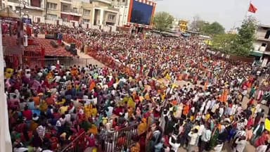 राजनगर: बागेश्वर धाम में उमड़ी भक्तों की भीड़, पंडित धीरेंद्र कृष्ण शास्त्री 15 दिन के एकांतवास पर