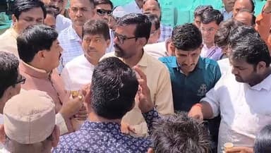 Madhya Pradesh मुख्यमंत्री जी ने कतरगांव गेहूं उपार्जन केंद्रों का निरीक्षण किया। एवं किसानों से चर्चा कर उनके साथ चाय प...