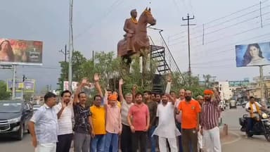 बस्ती: प्रतिमाओं की सफाई कर महापुरुषों को किया गया नमन, वशिष्ठ महोत्सव की तैयारियाँ तेज़