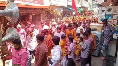 पोरसा: 108 कलशों की भव्य शोभायात्रा के साथ श्रीमद् भागवत कथा का शुभारंभ
#धर्म आस्था