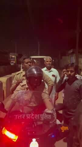 फिरोजाबाद में लालपुर रोड पर नन्दी महाराज नाले में गिर गए तभी गौ रक्षा सेवा समिति टिम मोखे पर पहुंचे और #जय श्री राम 🚩🙏