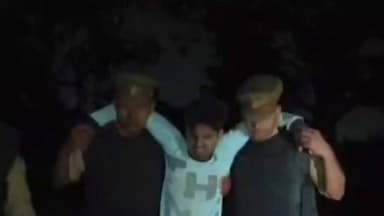 #मुबारकपुर पुलिस और गौ तस्कर के बीच हुई मुठभेड़ बाये पैर में लगी गोली घायल/ गिरफ्तार, असलहा कारतूस नगदी मोबाइल बरामद