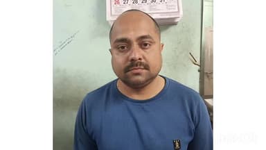 തിരുവനന്തപുരം: സ്ത്രീധനത്തിന്റെ പേരിൽ ഭാര്യയെയും മക്കളെയും ഉപദ്രവിച്ചയാളെ
ശ്രീകാര്യം പോലീസ് അറസ്റ്റ് ചെയ്തു