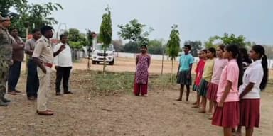गढ़वा में मिशन विद्यालय छात्रा मामले के बाद प्रशासन सख्त, जांच करने पहुंची पुलिस: सुरक्षा बढ़ाने के निर्देश।
#BigNews #J...