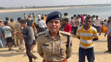 #प्रयागराज। थाना करैली अंतर्गत गुरु सैदवा घाट सदियापुर में घाट के किनारे गंगा प्रदूषण जल निगम द्वारा सीवर लाइन निर्माण क...